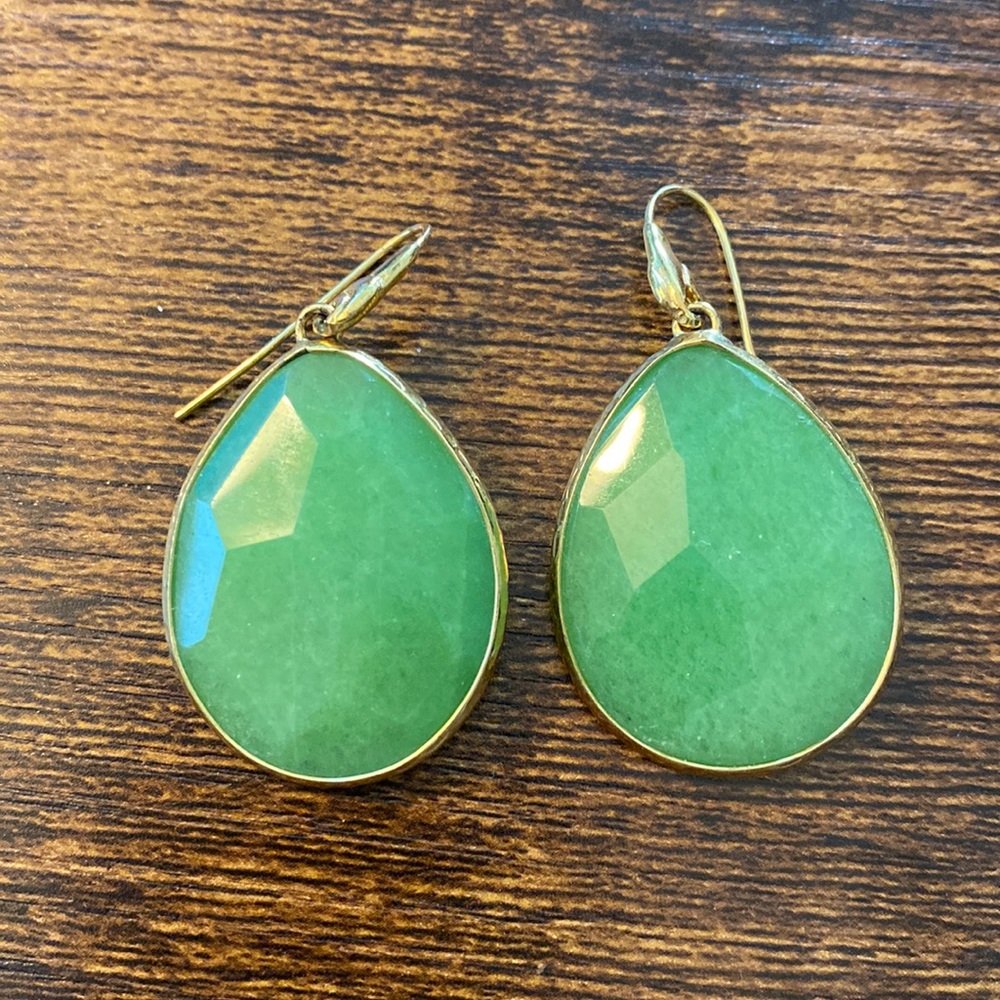 Stella & Dot Green drop earrings ☘️